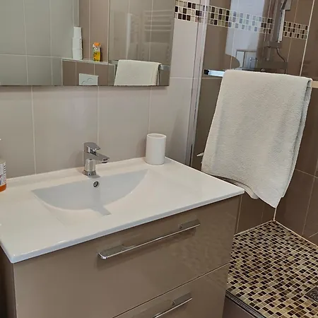 Petit Marais Nicois - 2p En Etage Eleve Appartement Nice
